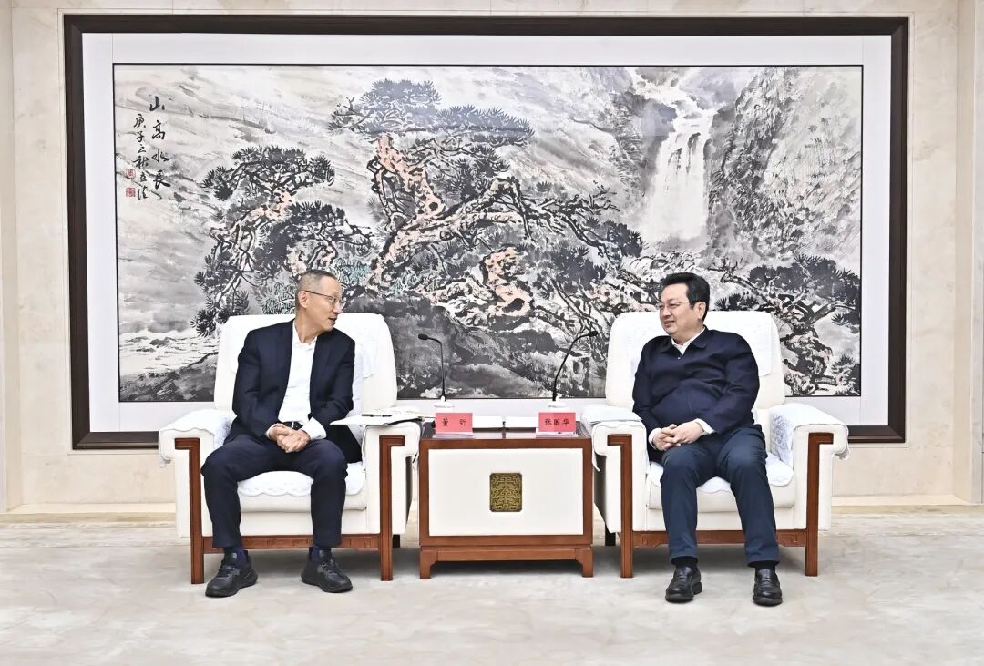 張國華與中國聯通董事長、黨組書記董昕一行舉行工作座談。劉向陽攝