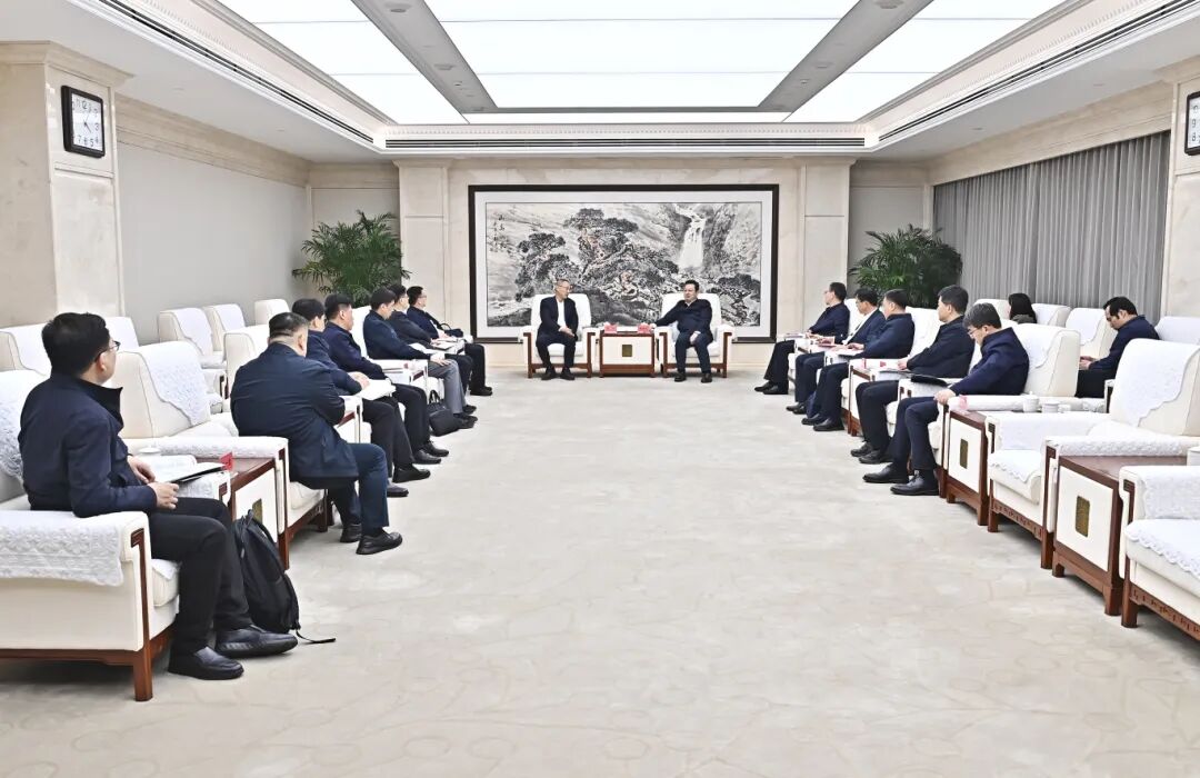 張國華與中國聯通董事長、黨組書記董昕一行舉行工作座談。劉向陽攝