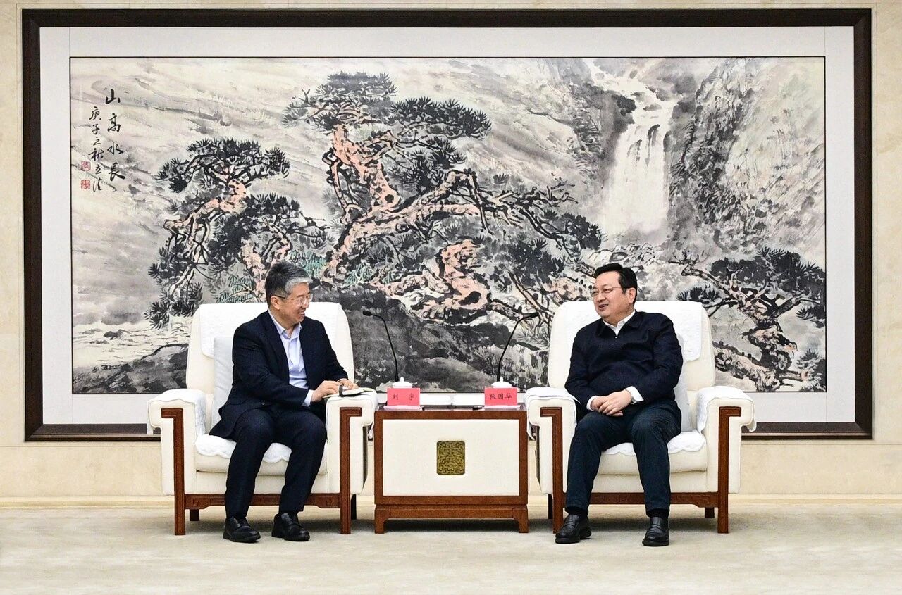 張國華與長三角國創中心數字醫療技術研究所所長劉宇一行舉行工作座談。劉向陽攝