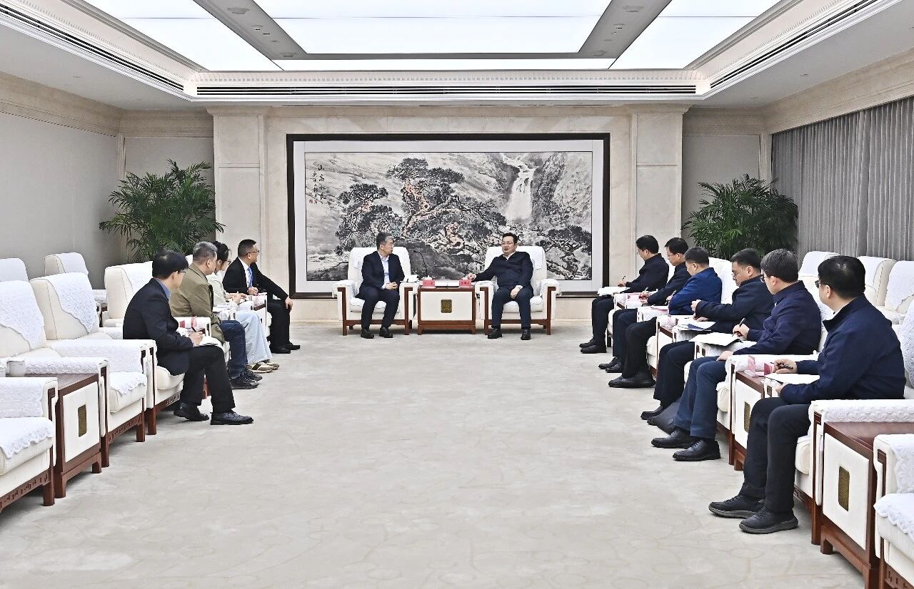 張國華與長三角國創中心數字醫療技術研究所所長劉宇一行舉行工作座談。劉向陽攝