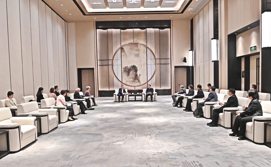 張國華與中國環境科學學會副理事長兼秘書長夏祖義、深圳建科院董事長葉青、伯恩哈德·穆勒院士一行舉行工作座談。劉向陽攝