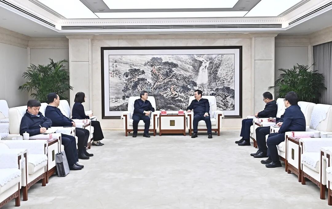 張國華與北京市委教育工委副書記、市教委主任李奕一行舉行工作座談。劉向陽攝