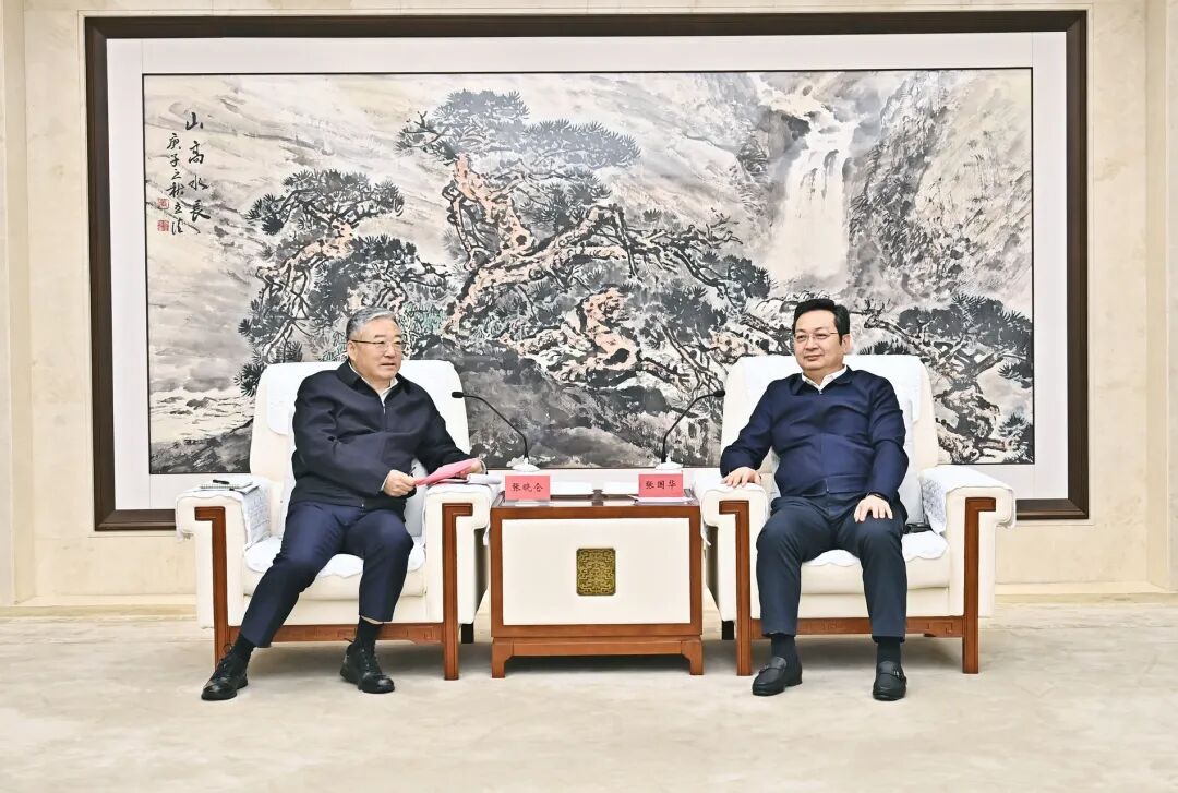 張國華與中國機械工業集團有限公司黨委書記、董事長張曉侖一行舉行工作座談。劉向陽攝