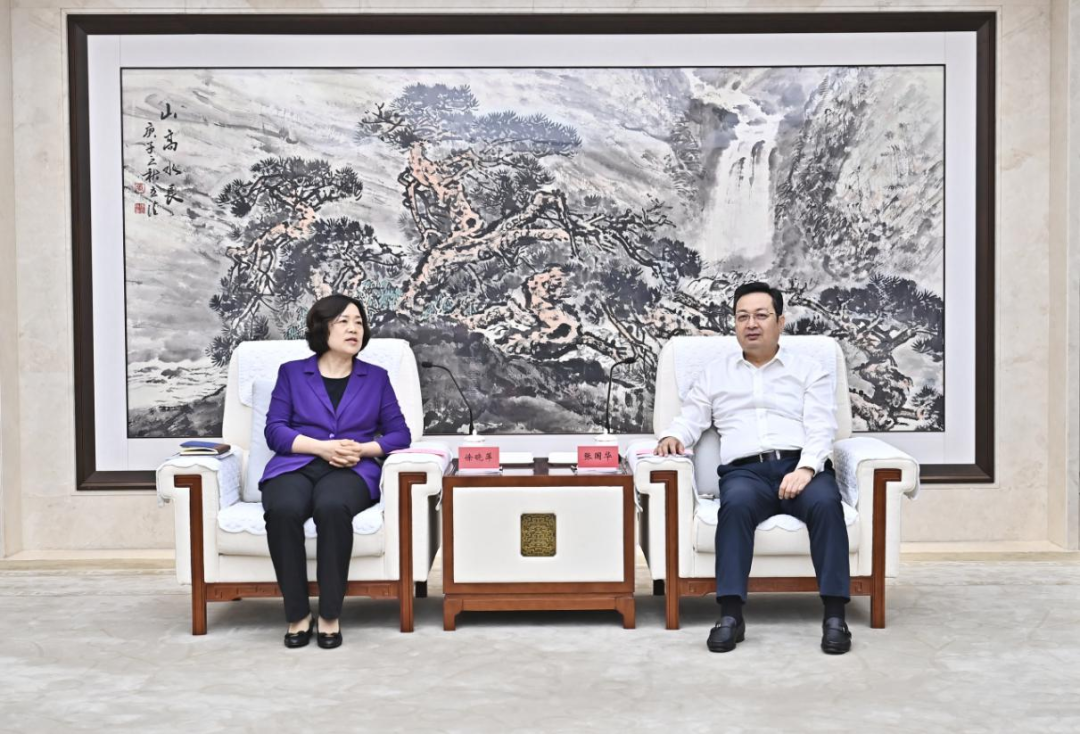 張國華與北京科技大學黨委書記徐曉萍,校長呂昭平一行舉行工作座談。劉向陽攝