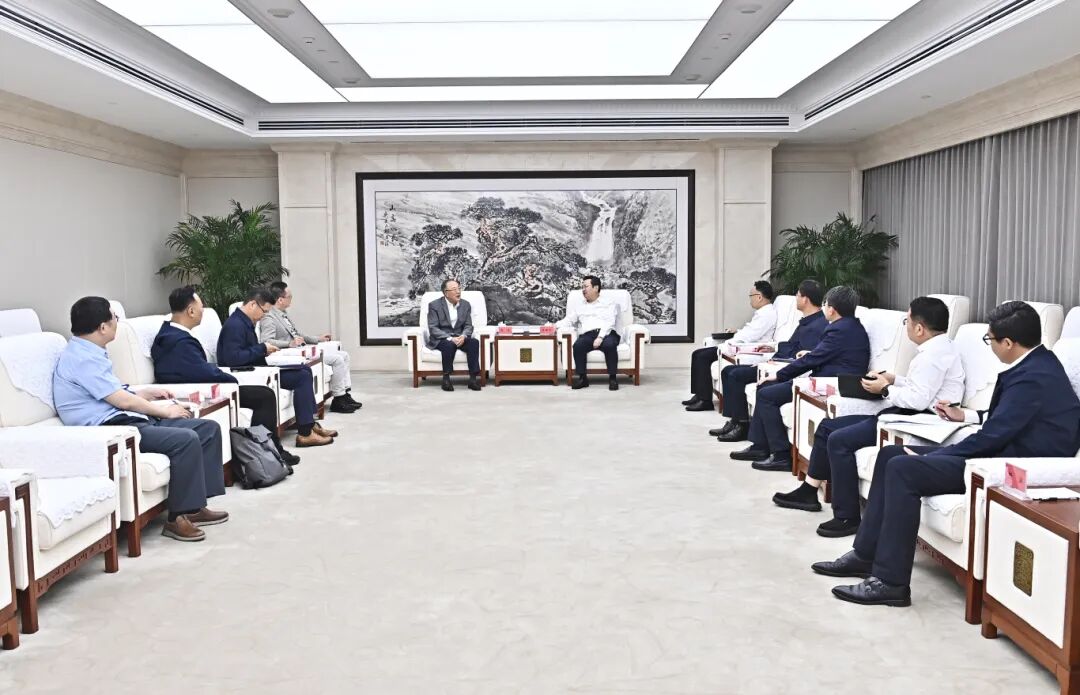 張國華與博鰲亞洲論壇秘書長張軍一行舉行工作座談。劉向陽攝