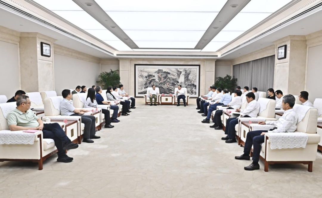 張國華與中關村實驗室主任、中國工程院院士吳建平一行舉行工作座談。劉向陽攝
