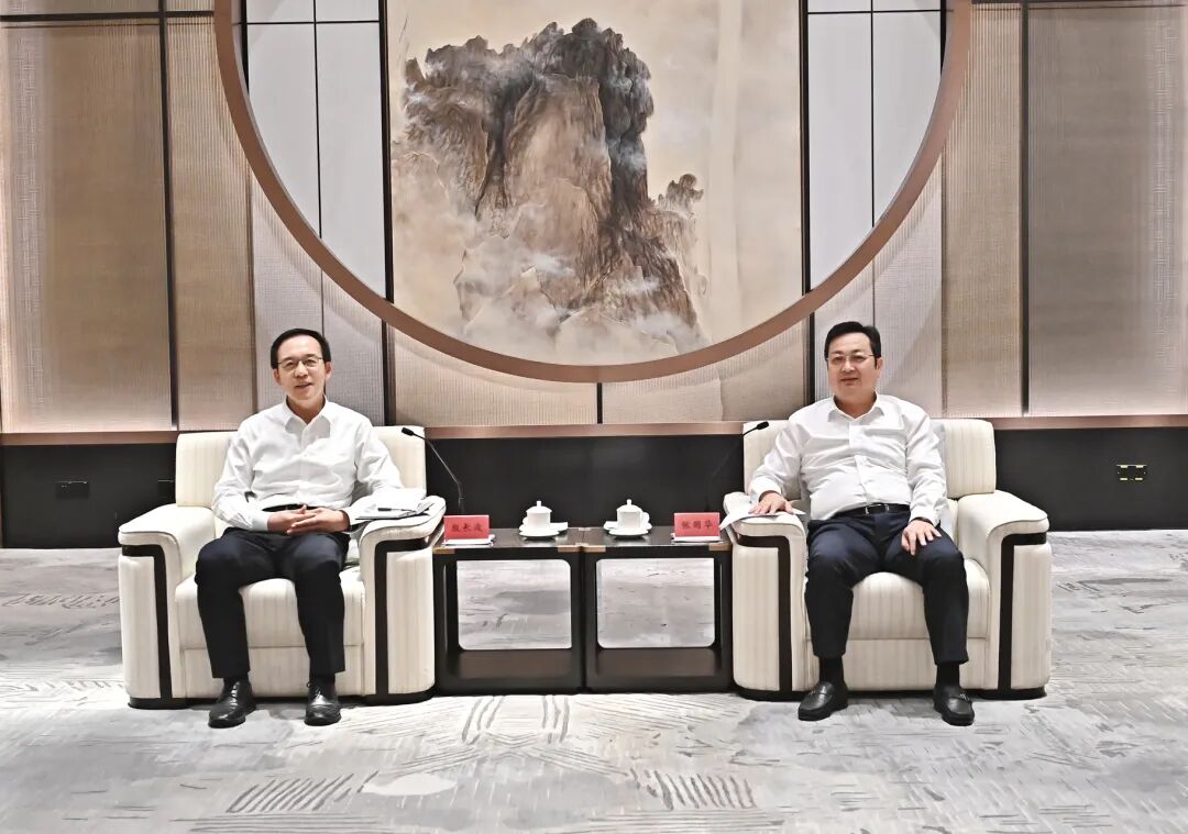 張國華與中國黃金集團總經理殷長波一行舉行工作座談。劉向陽 攝