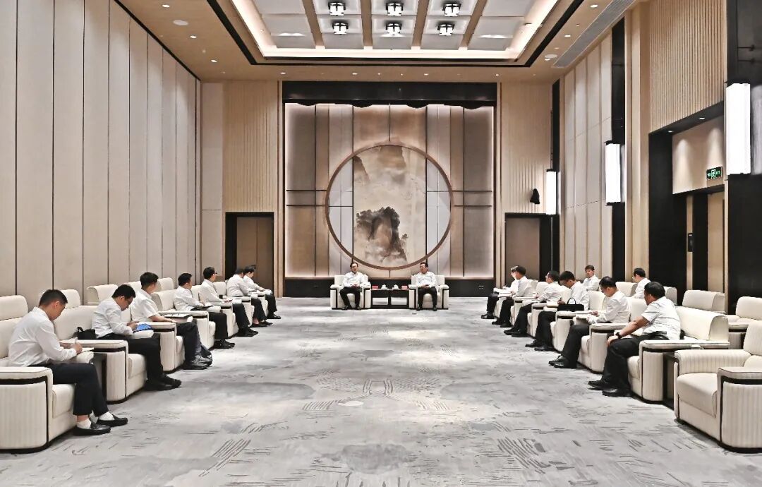 張國華與中國黃金集團總經理殷長波一行舉行工作座談。劉向陽 攝