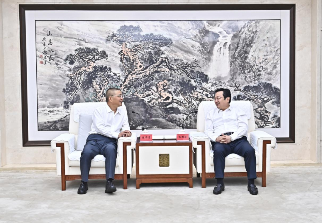 張國華與北京交通大學黨委書記陳子季、校長劉攀一行舉行工作座談。劉向陽攝