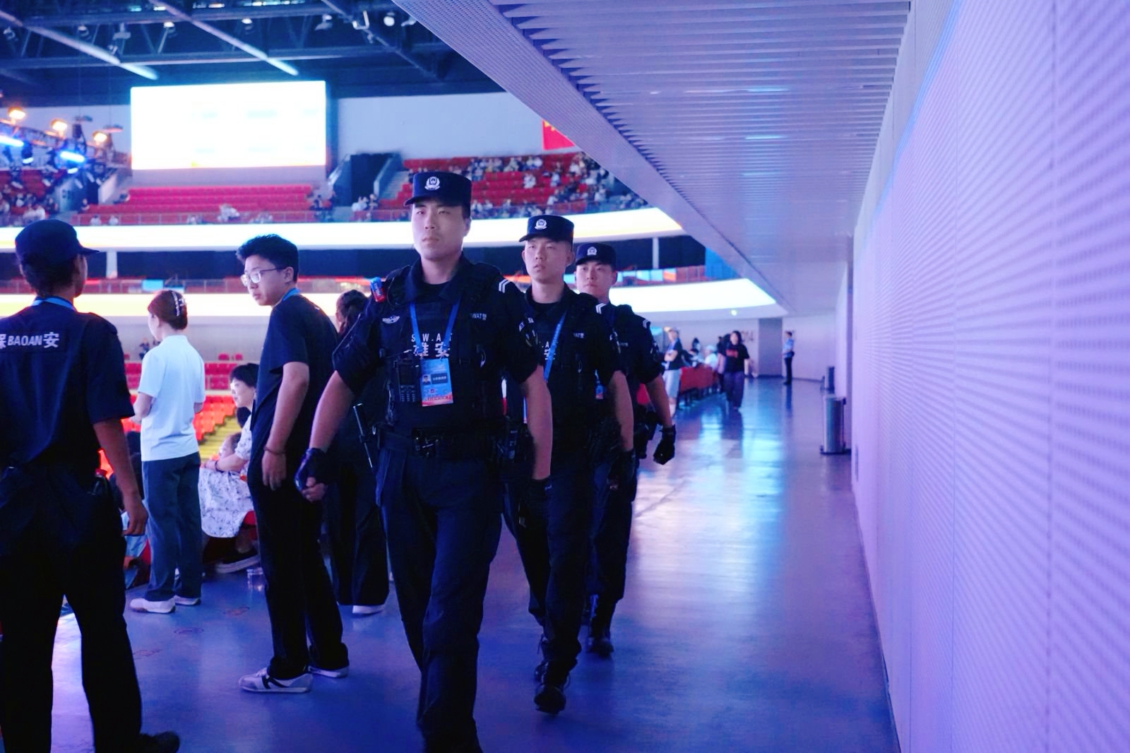 民辅警在乒超联赛现场开展动态巡控。雄安新区公安局供图