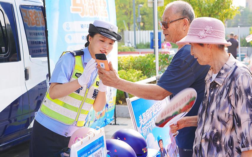 雄安公安交管流动服务站打通便民服务“最后一公里”
